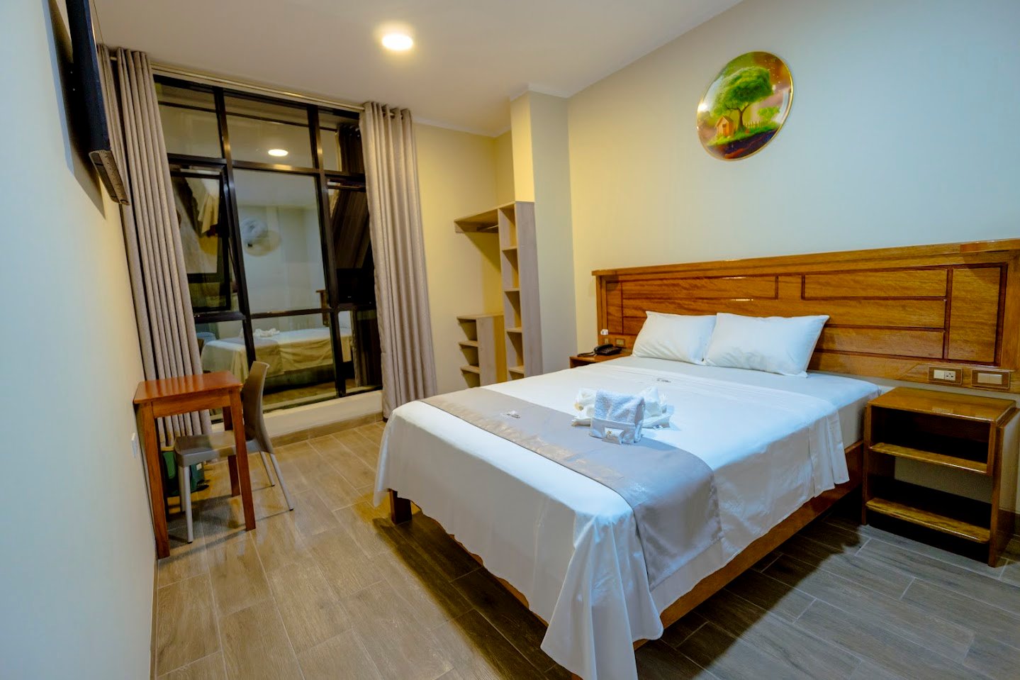 Suite con balcón y sala de estar